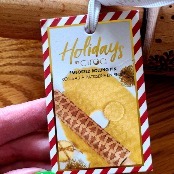 👀50% OFF❄ NWT‼️ Ciroa brand Wooden Embossed Rolling Pin - Picture 4 of 11